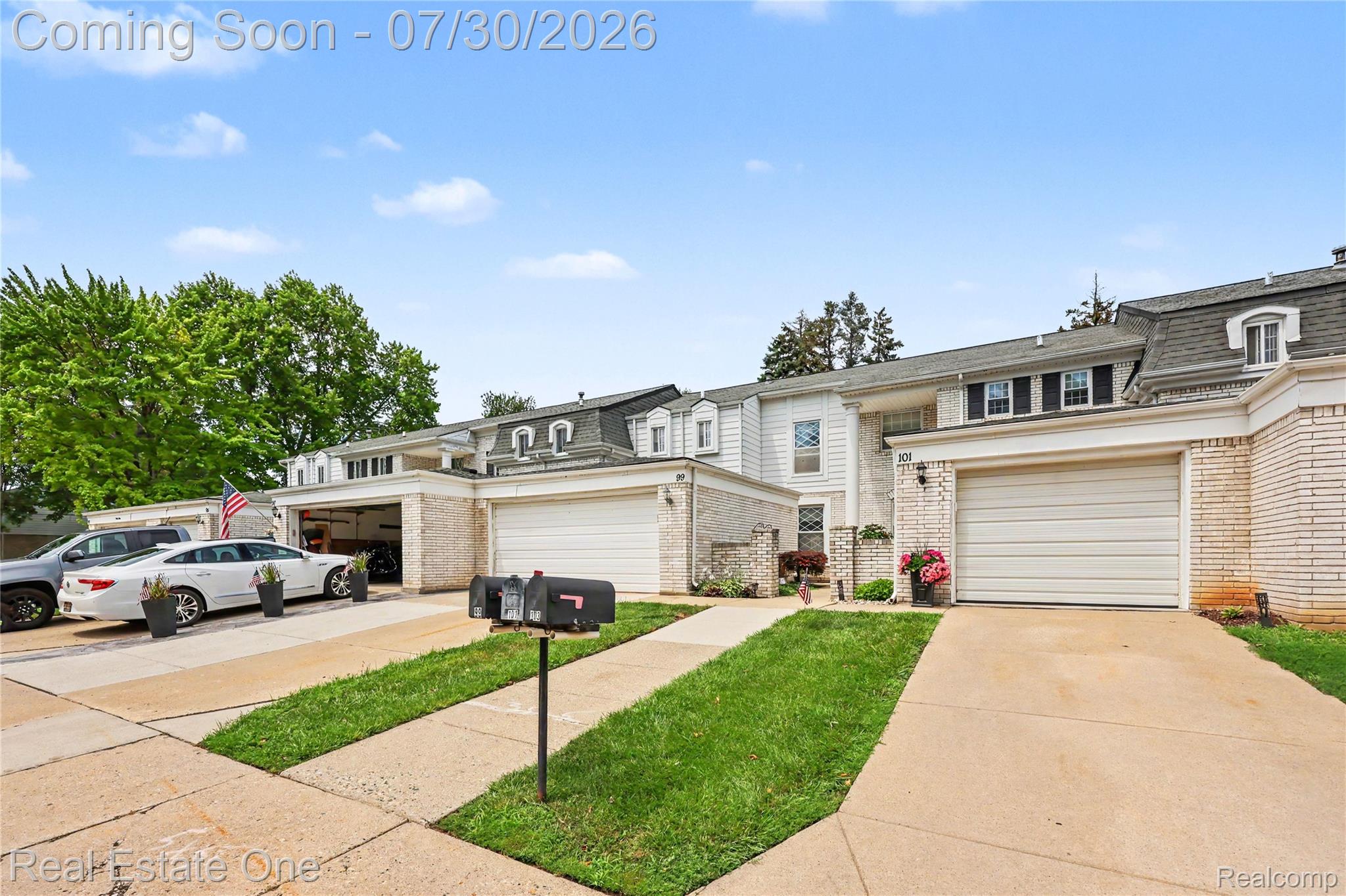 99 Manor Way Rochester, MI 48309 - Photo 2 of 42 002_file_6890.jpg