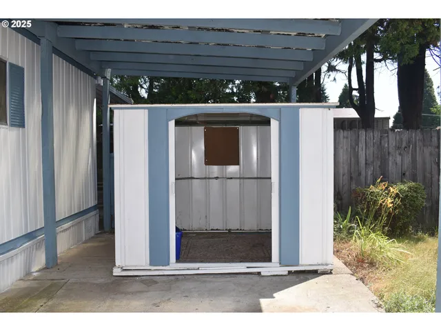 a house view with a outdoor space