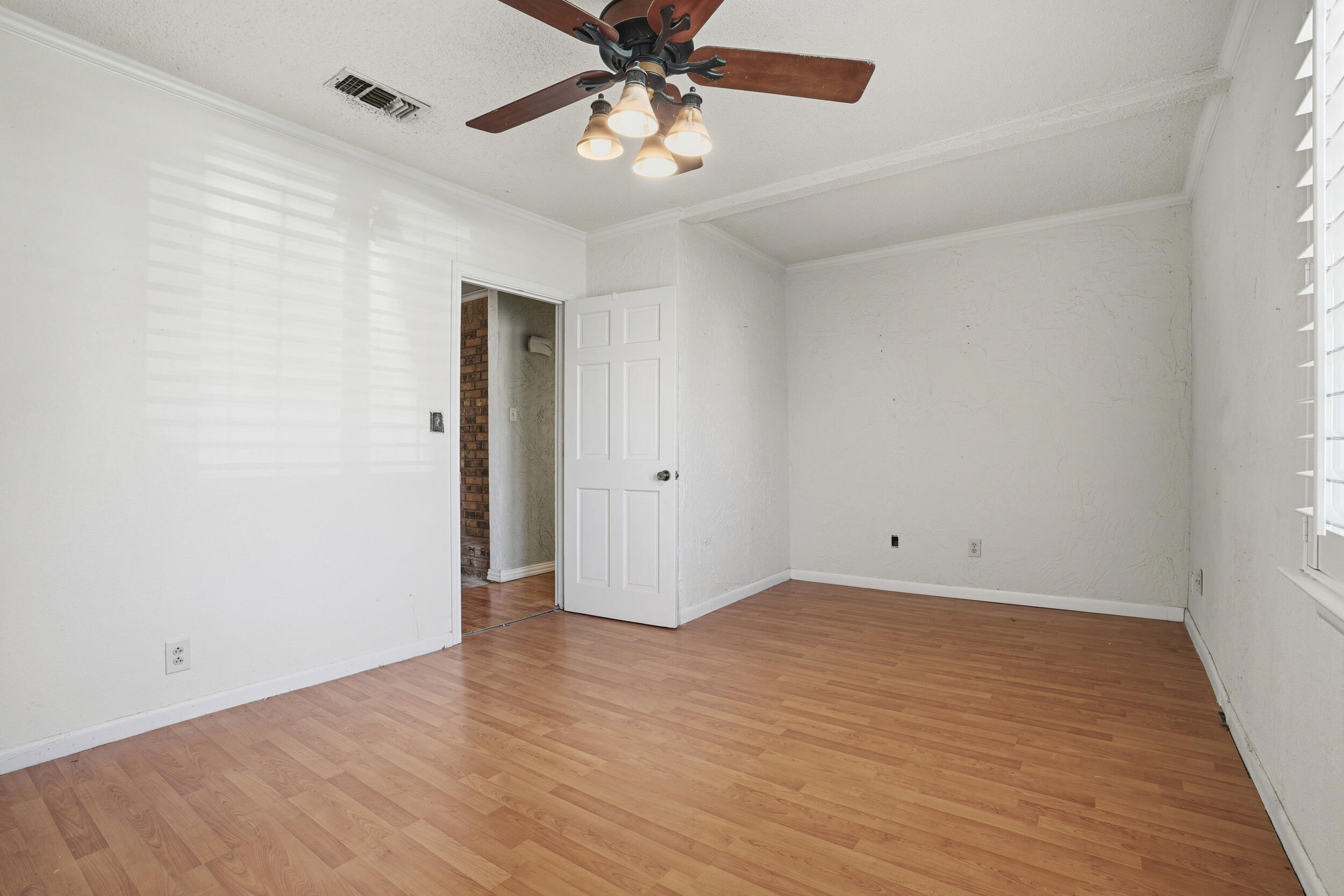 1020 South 14th Street Slaton, TX 79364 - Photo 7 of 20 12_dsc05484