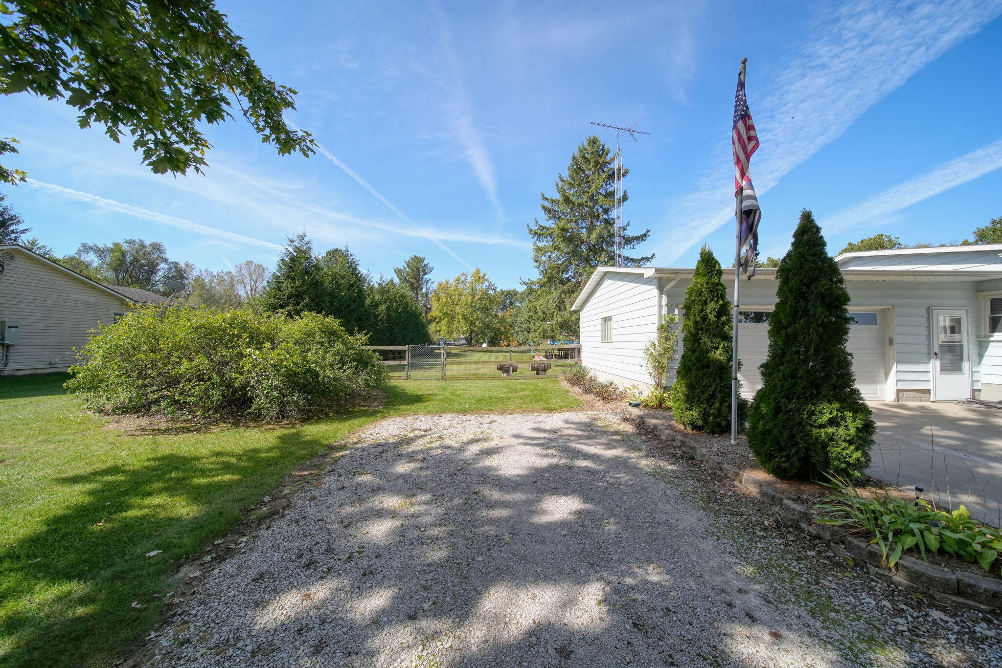 10151 Townsend Road Maybee, MI 48159 - Photo 3 of 75 39-web-or-mls-DSC08645_HDR