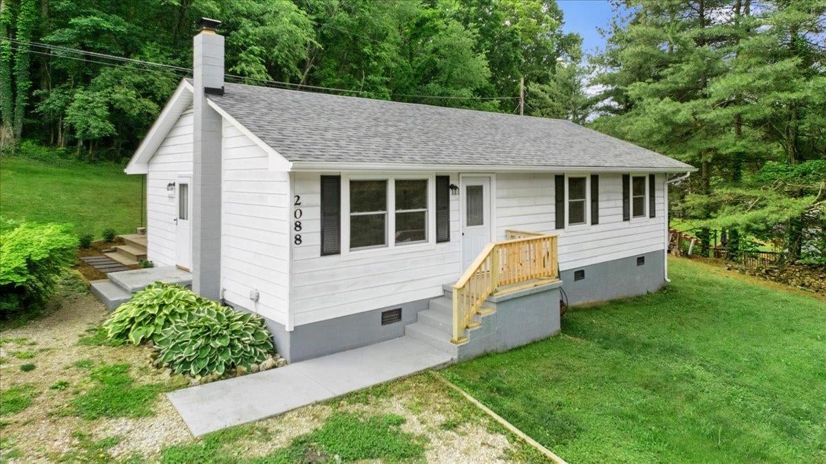 2088 Fire Tower Road Christiansburg, VA 24073 - Photo 4 of 53 Gallery Image 4