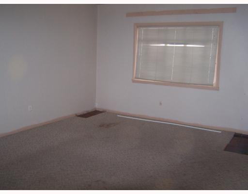 1114 Gringo Road Aliquippa, PA 15001 - Photo 3 of 5 Living Room.