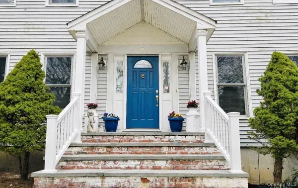 $1,170,000 | 6 Cedar Avenue, Locust Valley, NY 11560