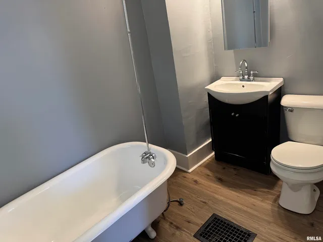 $1,600 | 1013 East 6th Street, Davenport, IA 52803