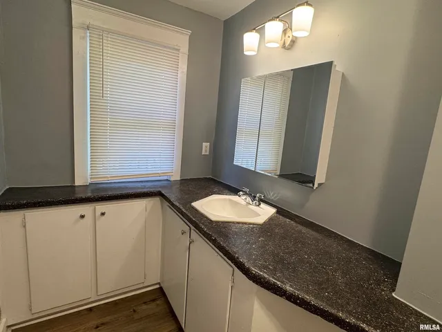 $1,600 | 1013 East 6th Street, Davenport, IA 52803