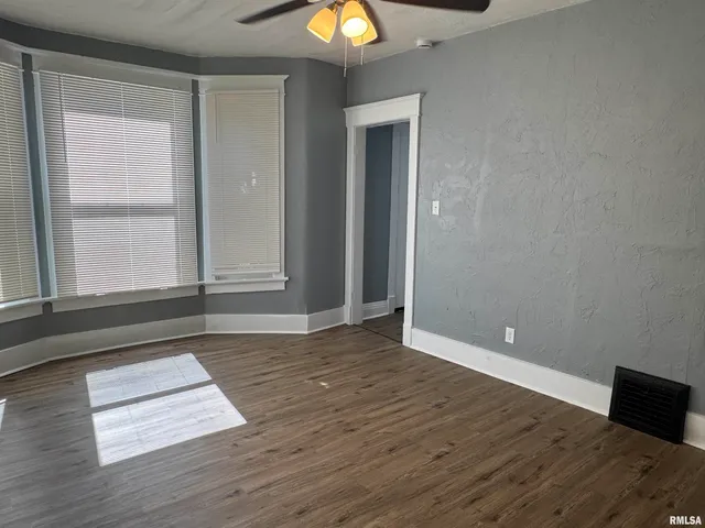 $1,600 | 1013 East 6th Street, Davenport, IA 52803