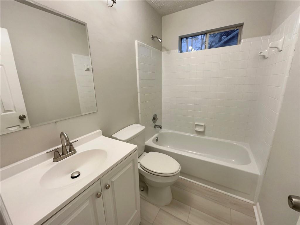 2015 Briar Ridge Way Southwest Atlanta, GA 30331 - Photo 14 of 23