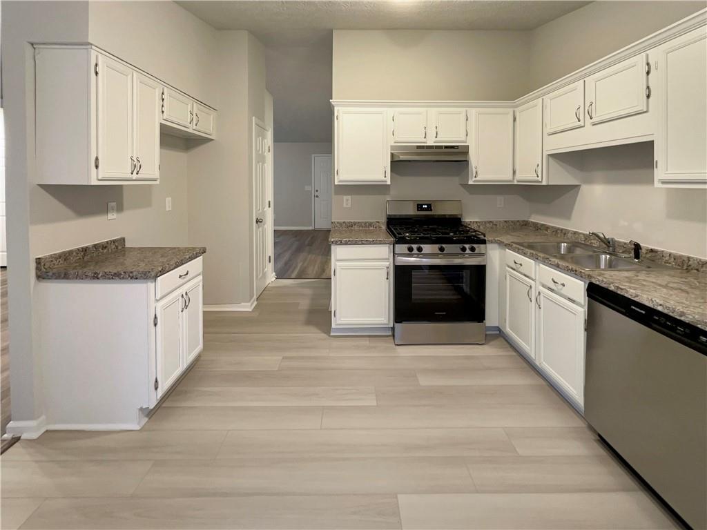 2015 Briar Ridge Way Southwest Atlanta, GA 30331 - Photo 2 of 23