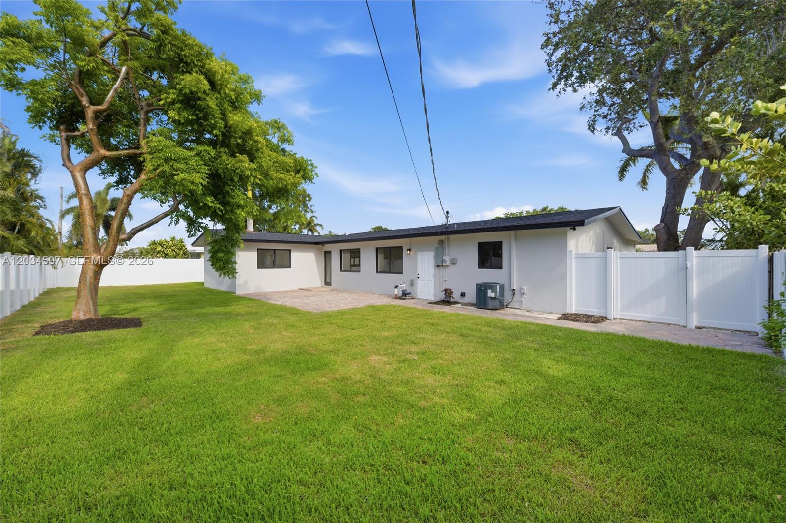 2731 Northeast 52nd Street Lighthouse Point, FL 33064 - Photo 39 of 43