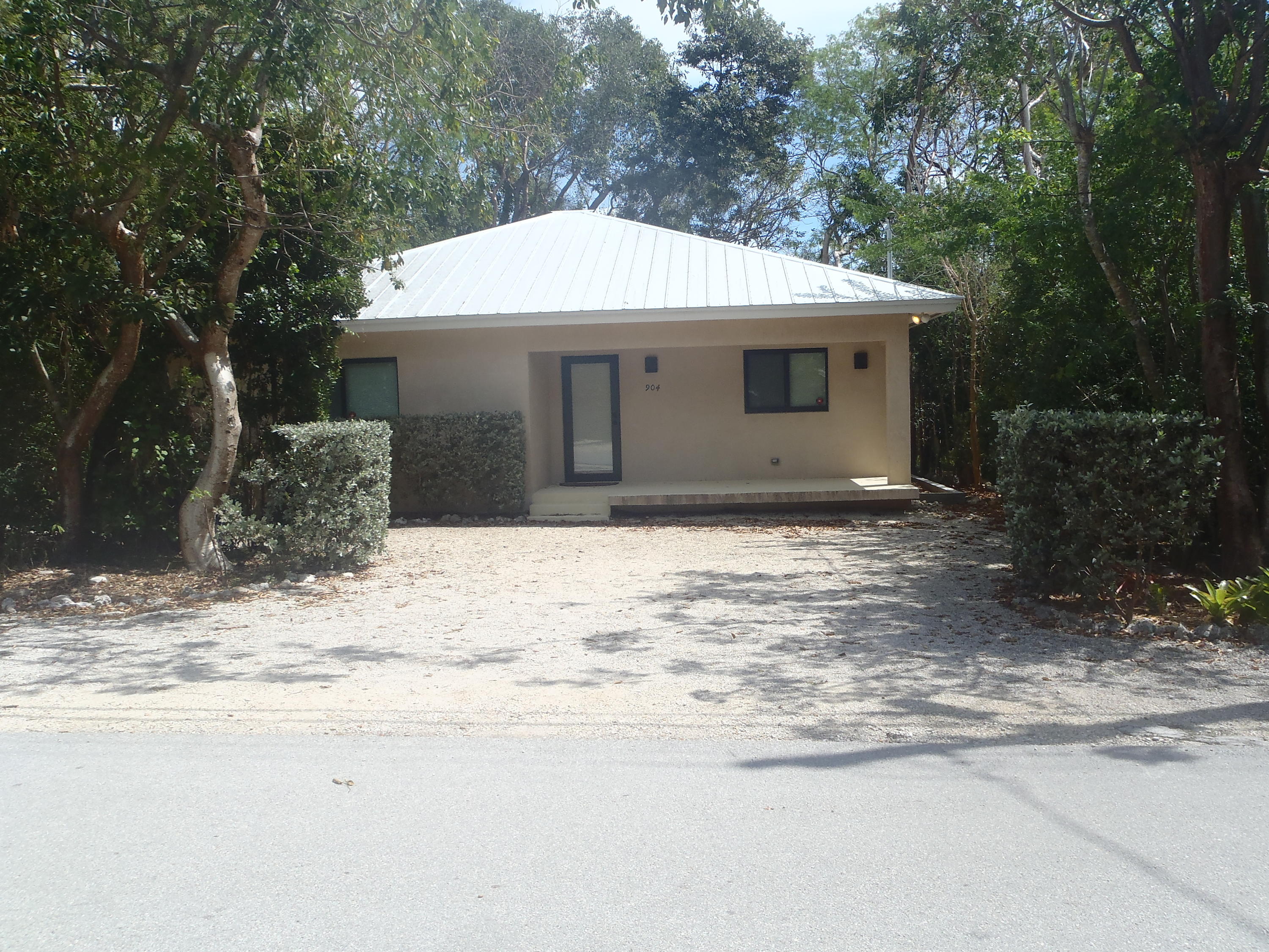 904 La Paloma Road Key Largo, FL 33037 - Photo 1 of 23 Front View 1