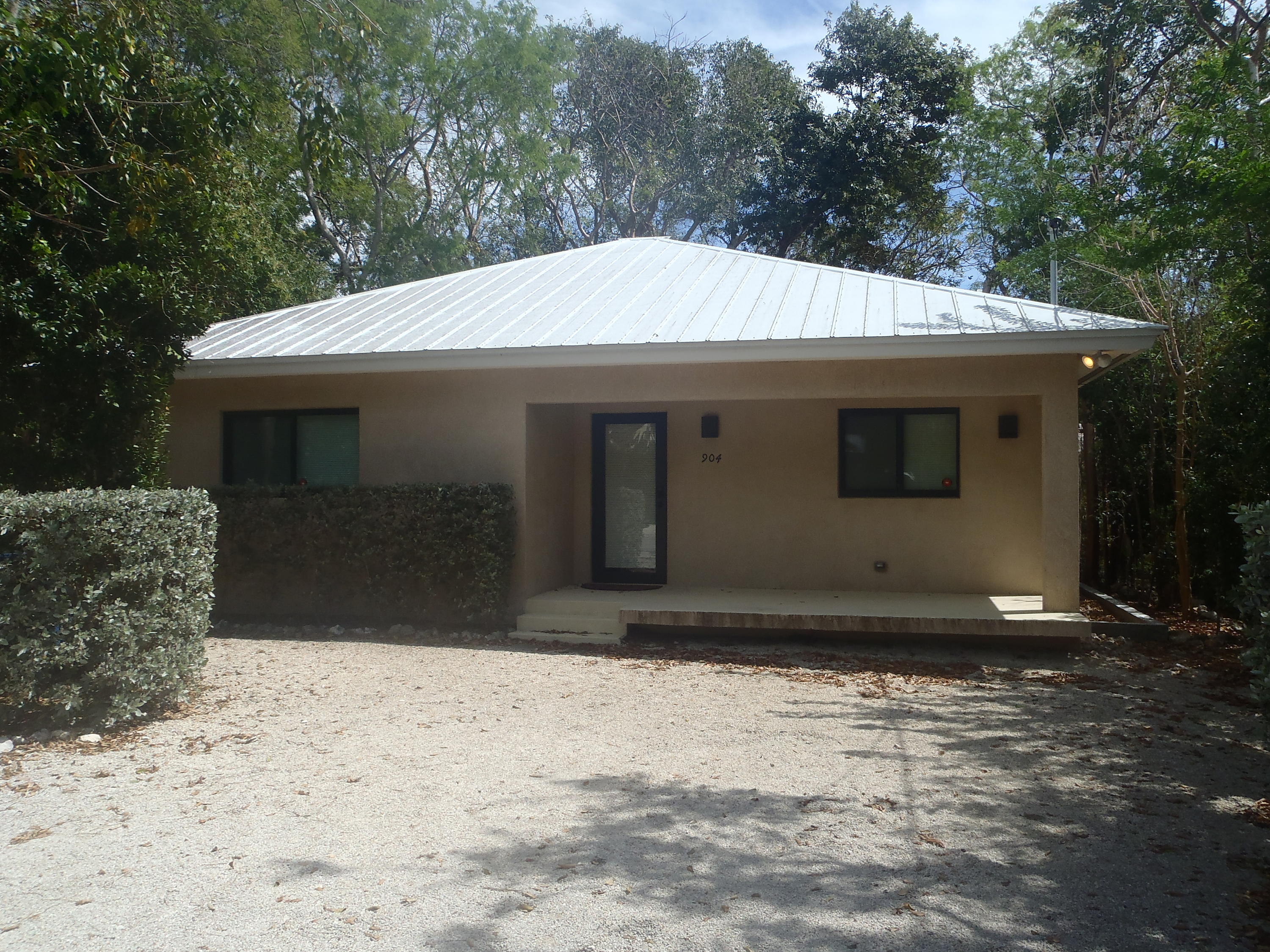 904 La Paloma Road Key Largo, FL 33037 - Photo 2 of 23 Front View 2