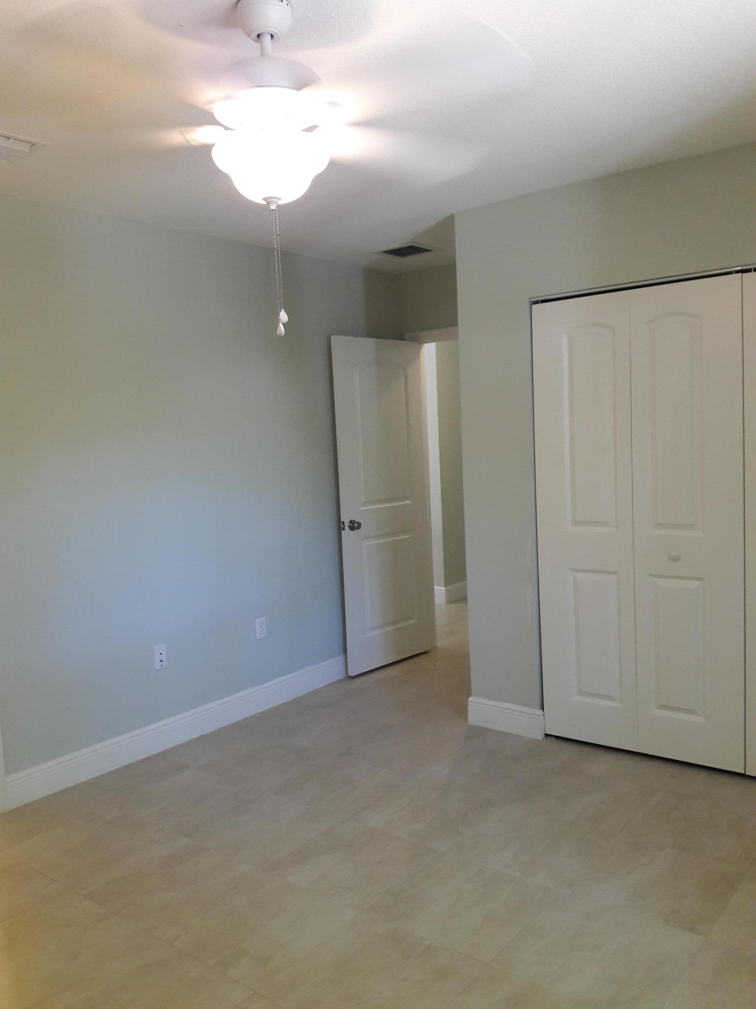 904 La Paloma Road Key Largo, FL 33037 - Photo 11 of 23 Master Bedroom View 2