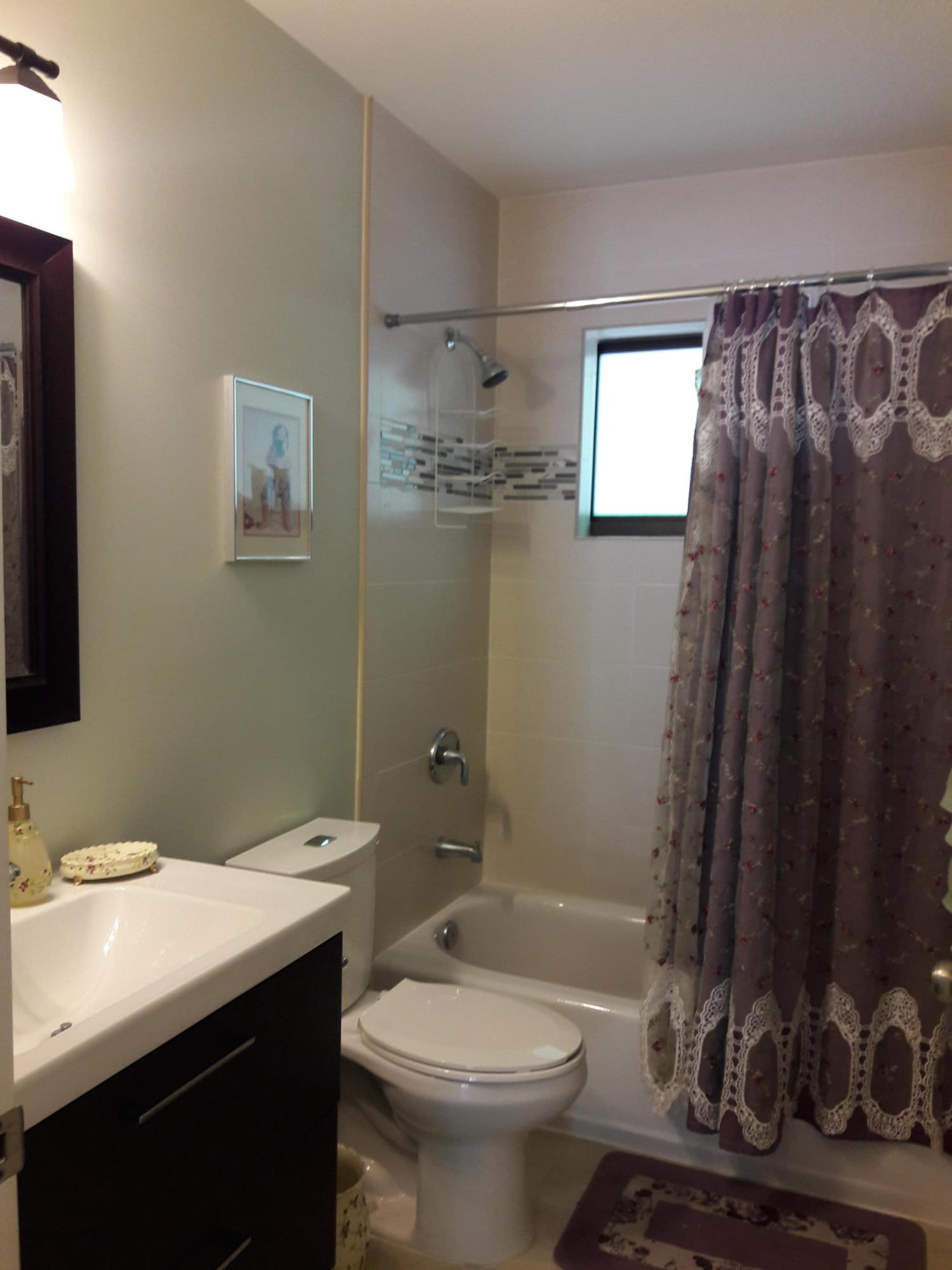 904 La Paloma Road Key Largo, FL 33037 - Photo 7 of 23 Guest Bathroom