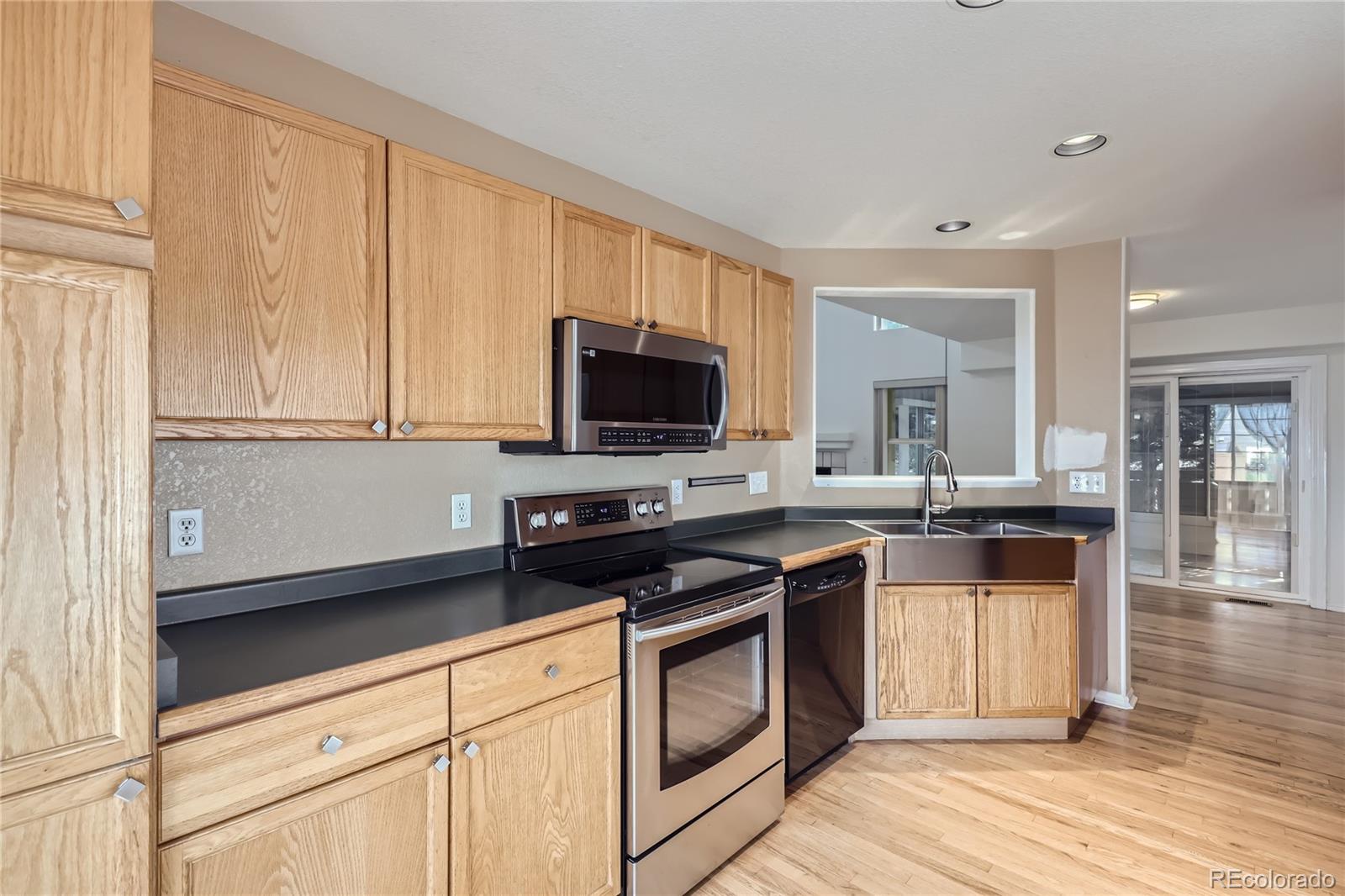 9637 Rockhampton Way Highlands Ranch, CO 80130 - Photo 8 of 28 Gallery Image 8