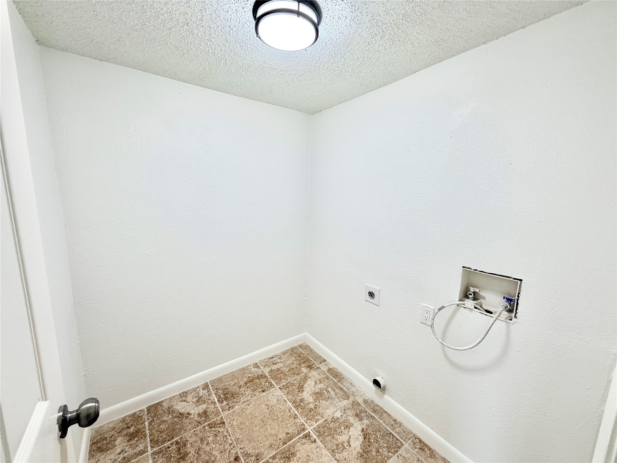 9623 Covey Ridge Lane Austin, TX 78758 - Photo 18 of 40 a bathroom with a sink