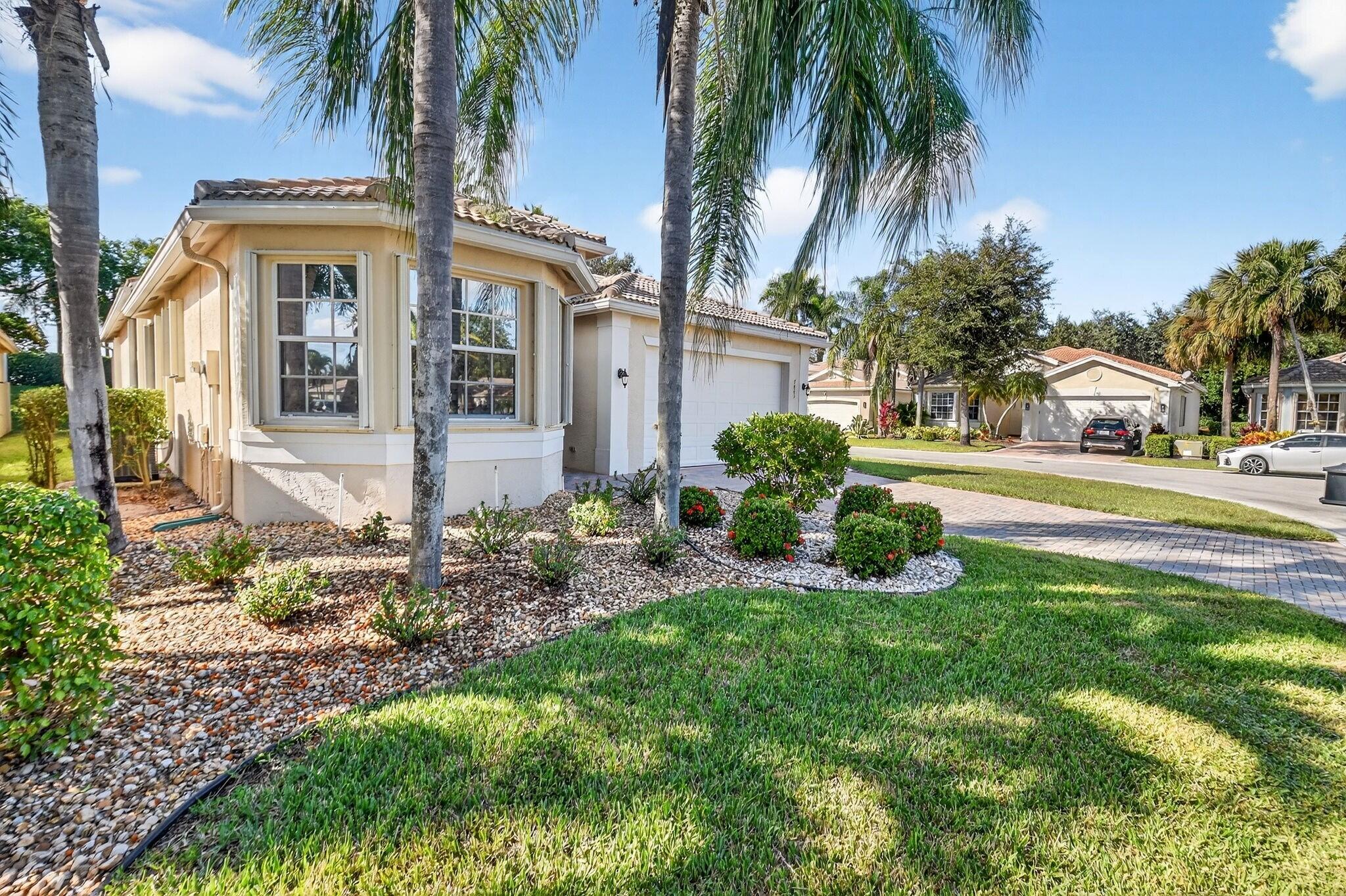 7803 Sundial Harbor Point Lake Worth, FL 33467 - Photo 4 of 22 GARDEN