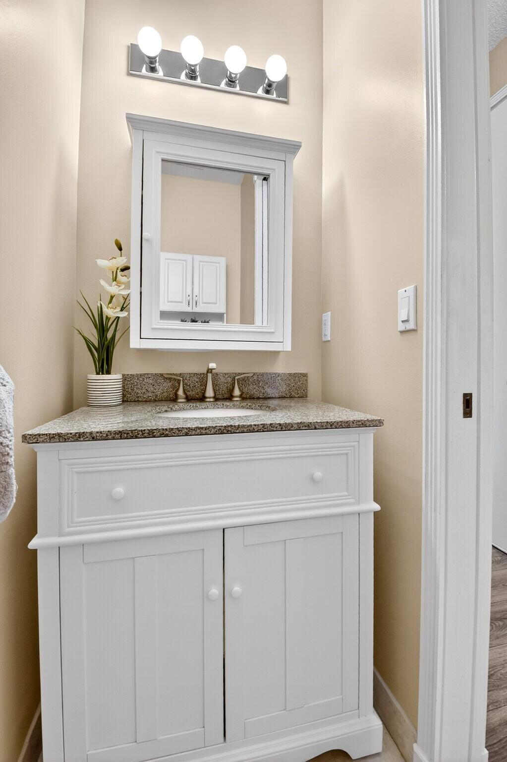 7803 Sundial Harbor Point Lake Worth, FL 33467 - Photo 10 of 22 GUEST BATH