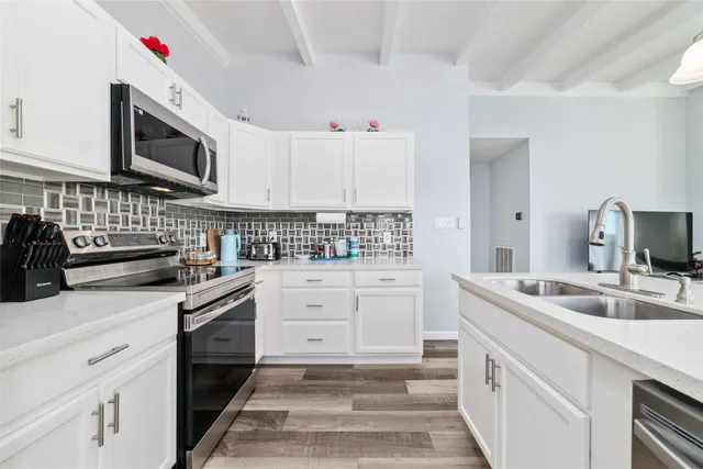 $388,000 | 196 Barracuda Street, Bayou Vista, TX 77563