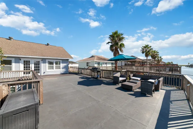 $388,000 | 196 Barracuda Street, Bayou Vista, TX 77563