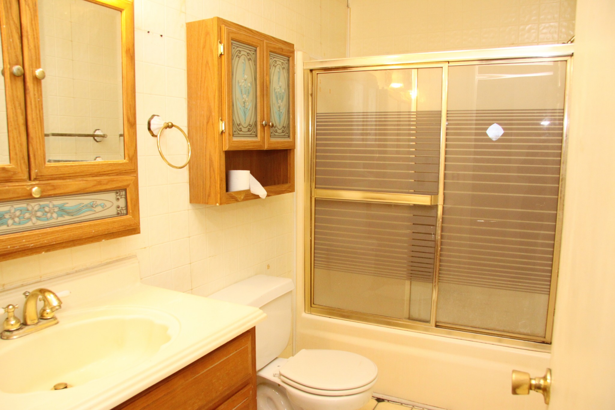 8818 Newtown Road Rockvale, TN 37153 - Photo 7 of 17 a bathroom with a toilet and shower