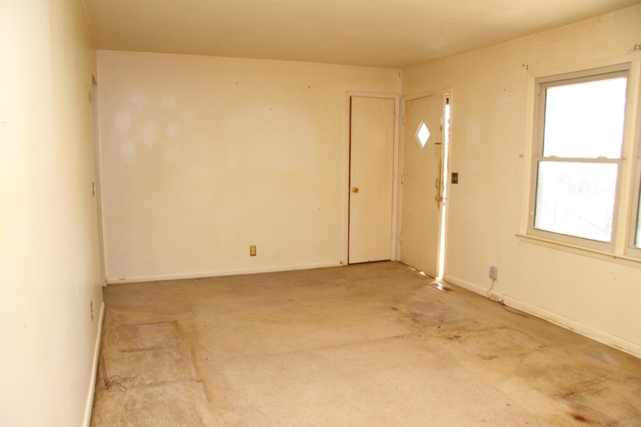8818 Newtown Road Rockvale, TN 37153 - Photo 8 of 17 a view of an empty room and window