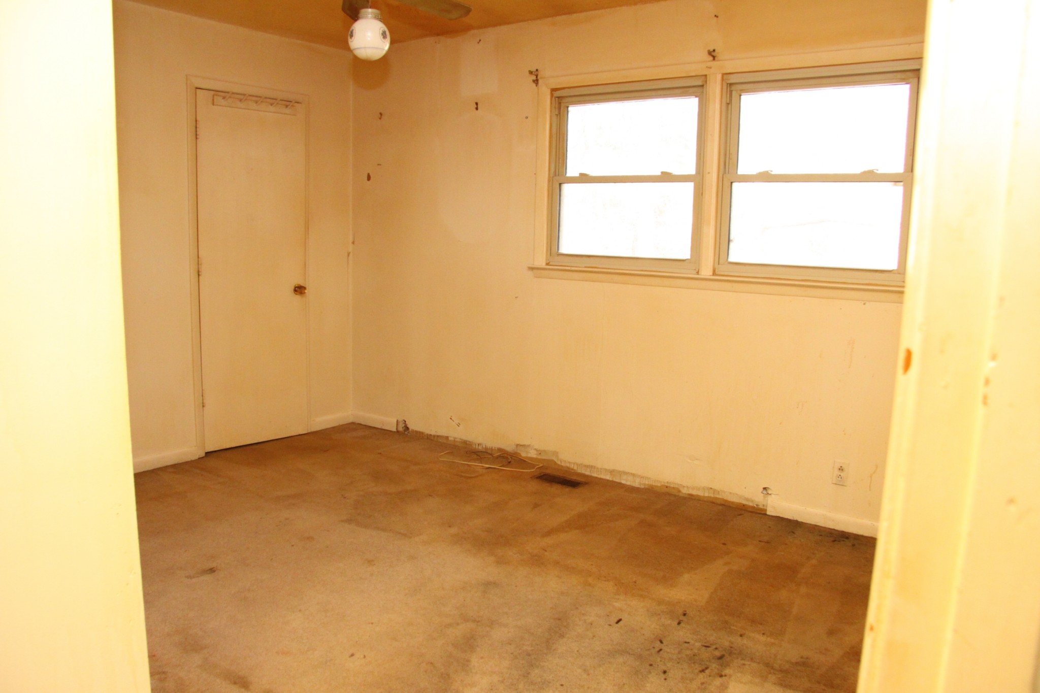 8818 Newtown Road Rockvale, TN 37153 - Photo 10 of 17 an empty room with a window