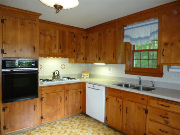 41 Skelton Road Burlington, MA 01803 - Photo 3 of 24 Gallery Image 3