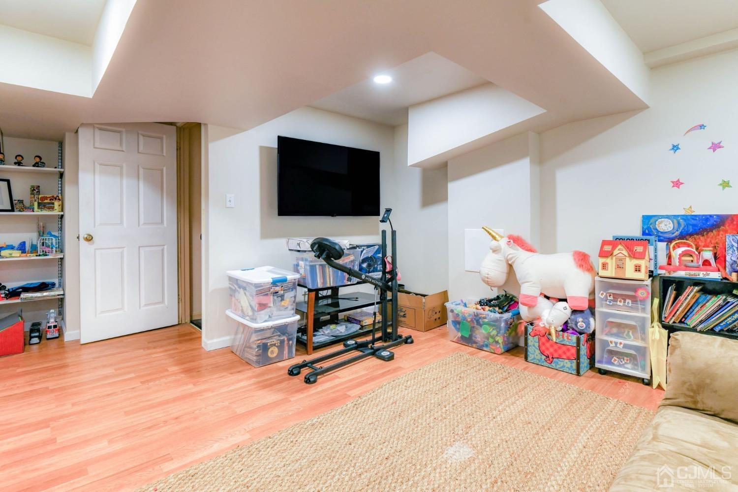 542 Westgate Drive Edison, NJ 08820 - Photo 24 of 30 a view of a room with toys