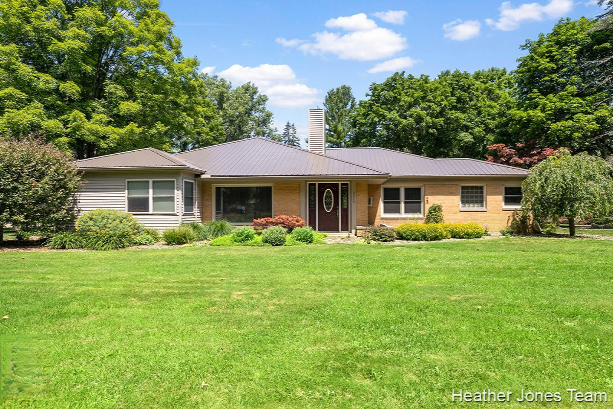 9574 Button Road Belding, MI 48809 - Photo 1 of 24 IMG_1000