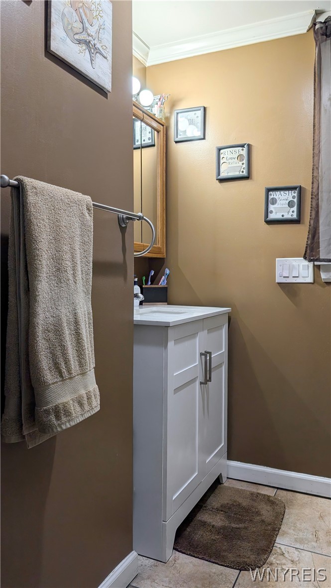 169 Potomac Avenue Buffalo, NY 14213 - Photo 11 of 19 Upper Bath