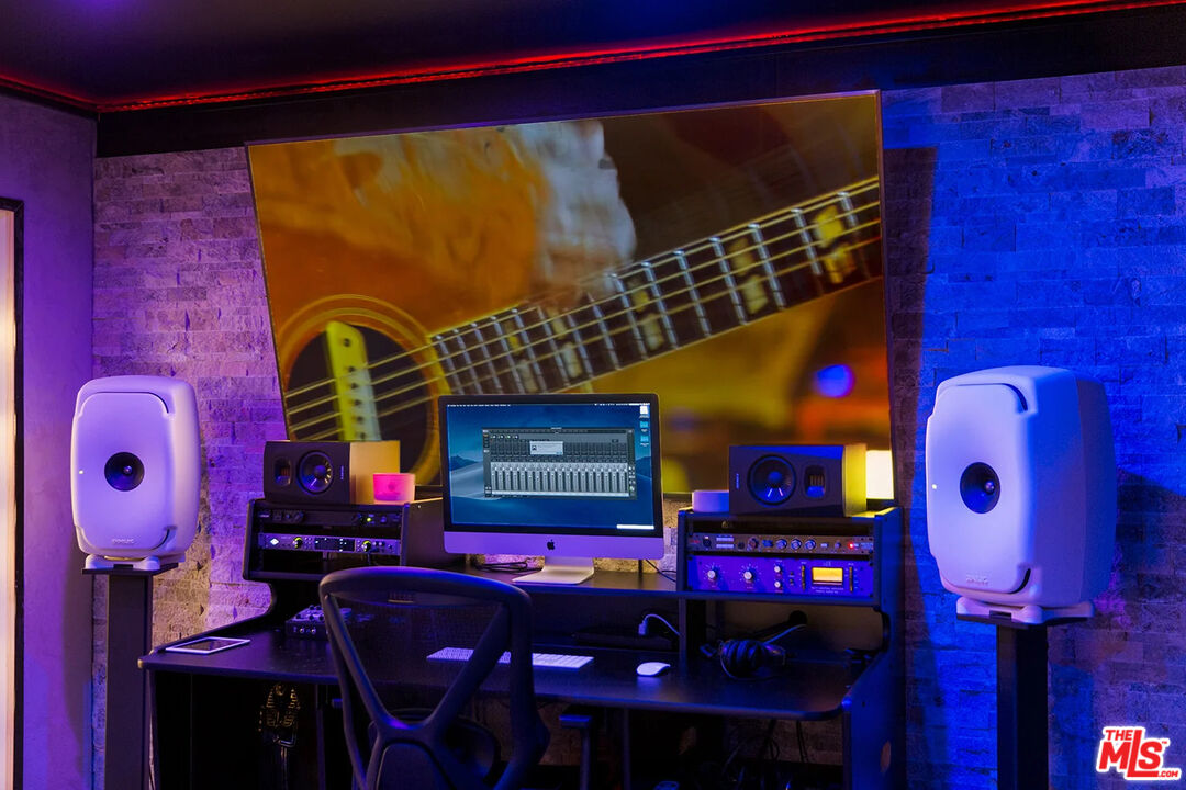 14132 Beresford Road Beverly Hills, CA 90210 - Photo 17 of 21 a view of electric room