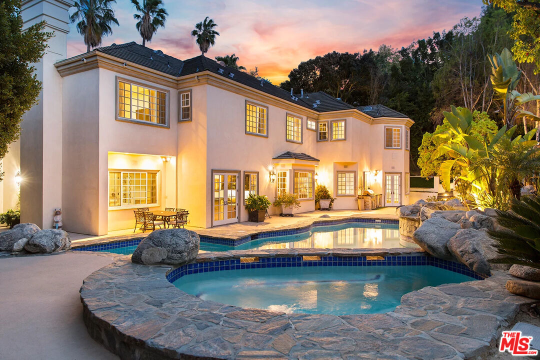 14132 Beresford Road Beverly Hills, CA 90210 - Photo 4 of 21 a view of a swimming pool with a lounge chairs