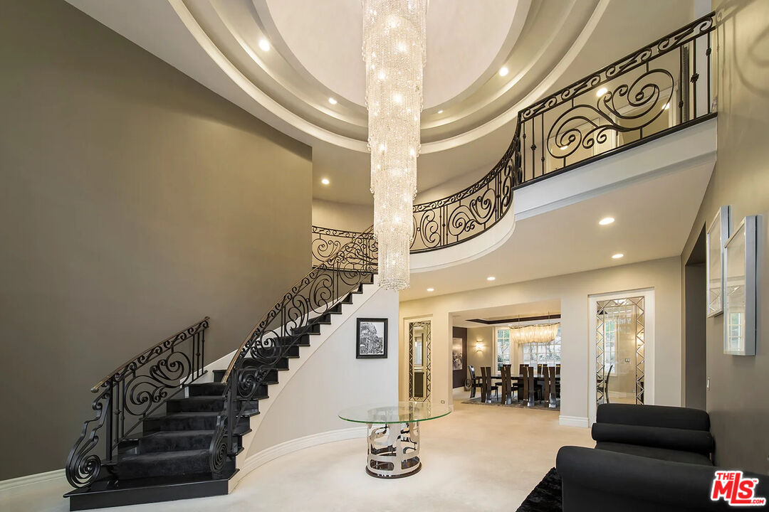 14132 Beresford Road Beverly Hills, CA 90210 - Photo 9 of 21 a view of entryway and hall