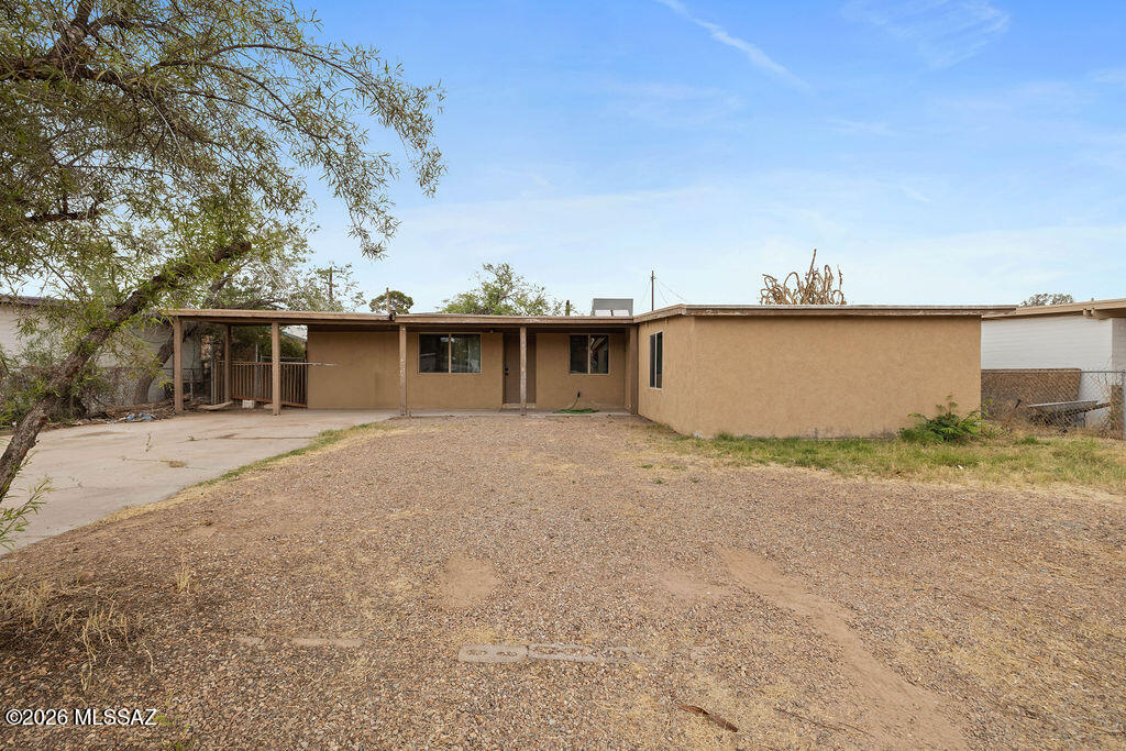 1301 West Kleindale Road Tucson, AZ 85705 - Photo 6 of 27 front view of a house with a dry yard
