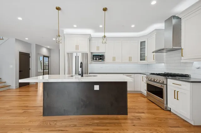 $699,900 | 11036 Austin Avenue, Chicago Ridge, IL 60415