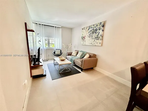 $2,500 | 100 Lincoln Road, Unit 426, Miami Beach, FL 33139