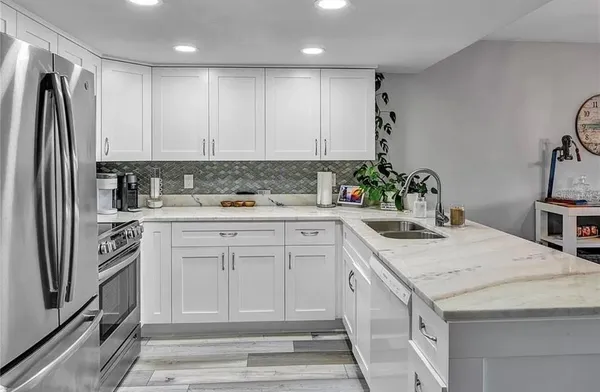 $4,000 | 661 Poinsettia Avenue, Unit 104, Clearwater Beach, FL 33767