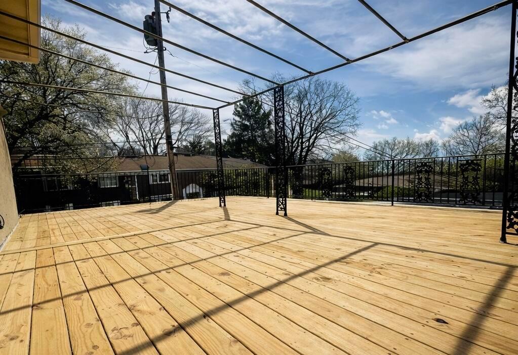 1631 Roxbury Road, Unit B6 Columbus, OH 43212 - Photo 19 of 26 NEW DECK