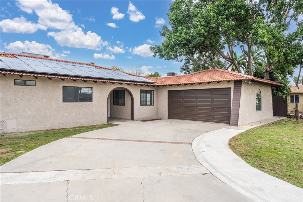 895 Orange Street Colton, CA 92324 - Photo 2 of 24