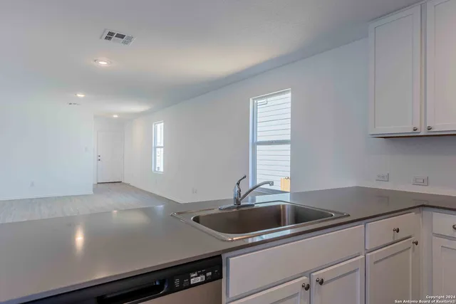 $1,500 | 9143 Coronal Rings, San Antonio, TX 78252