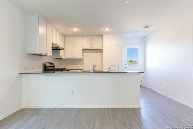 $1,390 | 9143 Coronal Rings, San Antonio, TX 78252