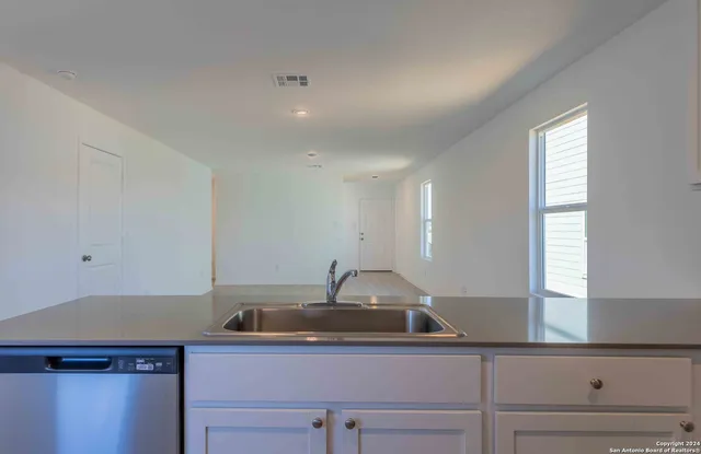 $1,500 | 9143 Coronal Rings, San Antonio, TX 78252