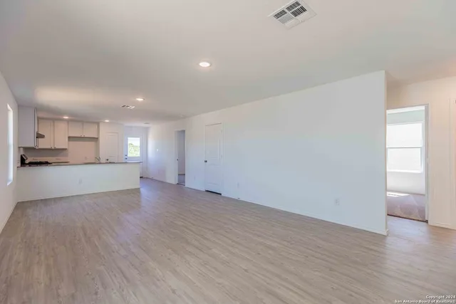 $1,500 | 9143 Coronal Rings, San Antonio, TX 78252