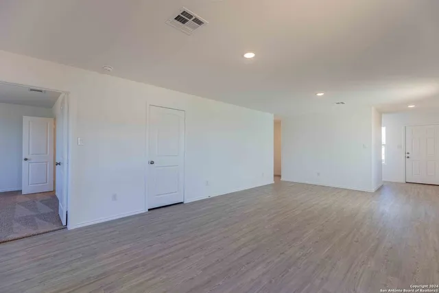 $1,500 | 9143 Coronal Rings, San Antonio, TX 78252