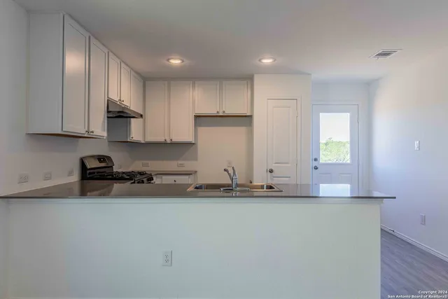 $1,500 | 9143 Coronal Rings, San Antonio, TX 78252