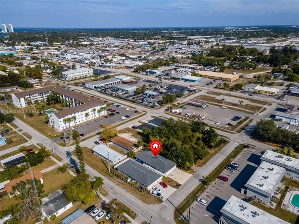 $336,000 | 2403-2405 Maple Avenue, Fort Myers, FL 33901