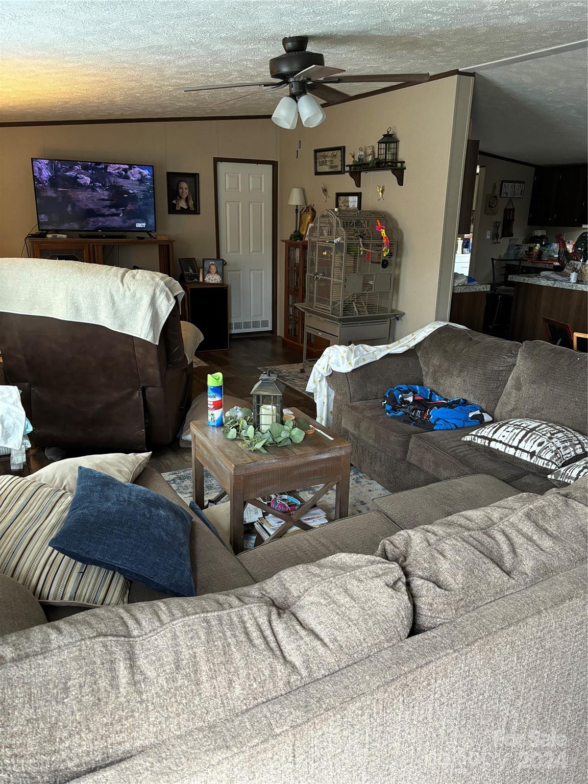 3512 Meldonna Drive Maiden, NC 28650 - Photo 4 of 5 a living room with furniture and a couch