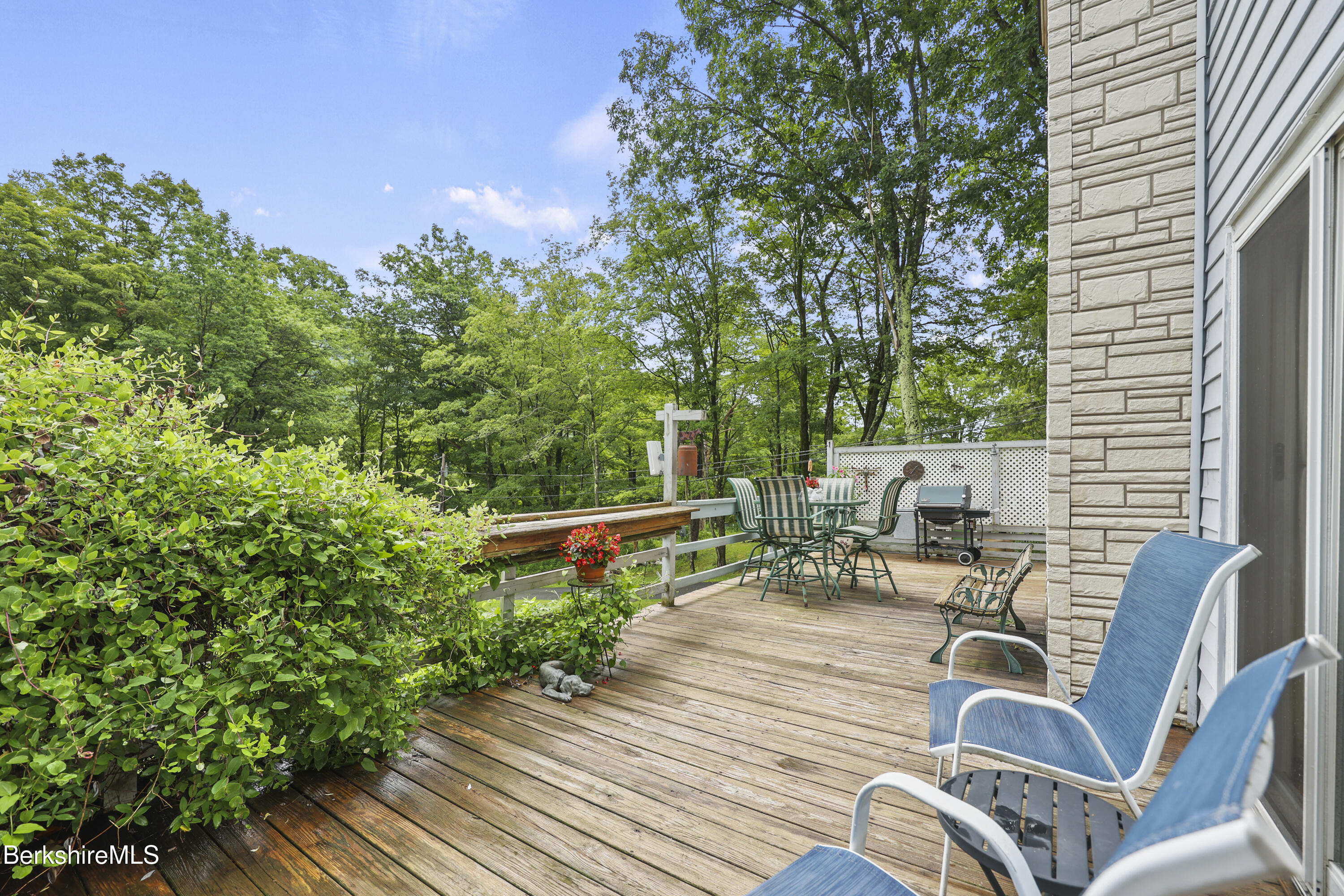 2519 Hancock Road Hancock, MA 01267 - Photo 28 of 40 Deck