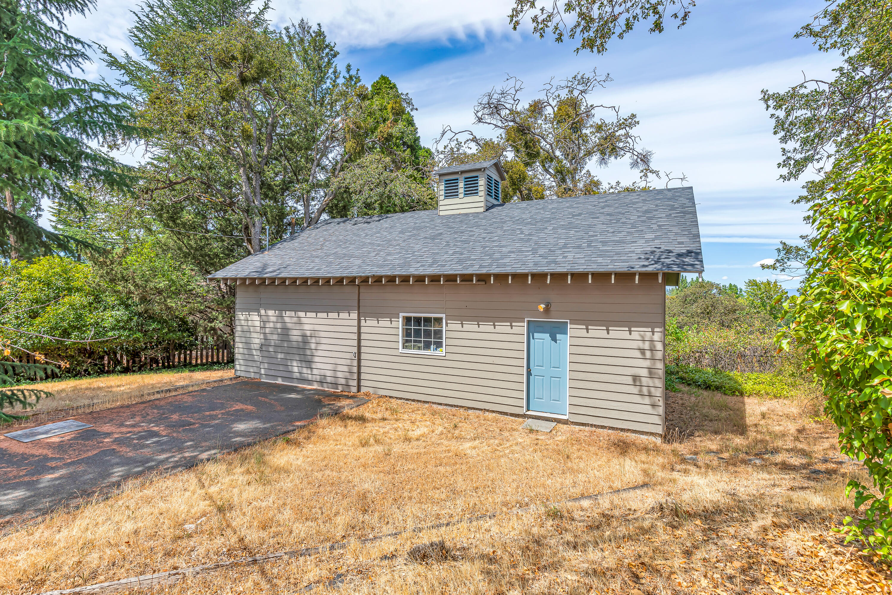 2003 Hillcrest Road Medford, OR 97504 - Photo 35 of 41 35