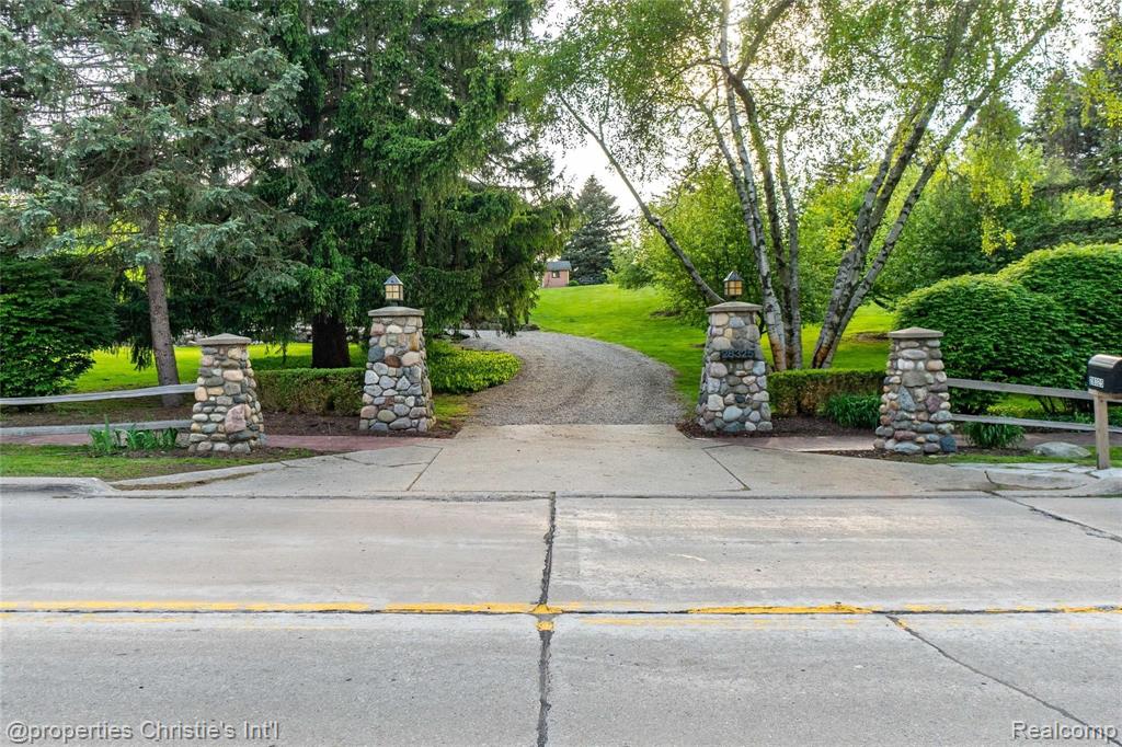 28325 Halsted Road Farmington Hills, MI 48331 - Photo 4 of 50